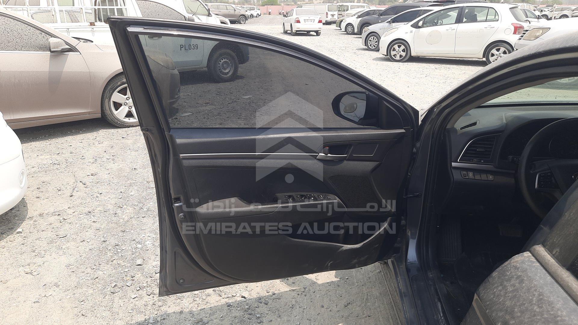 2017 HYUNDAI ELANTRA VIN: KMHD741C5HU128330