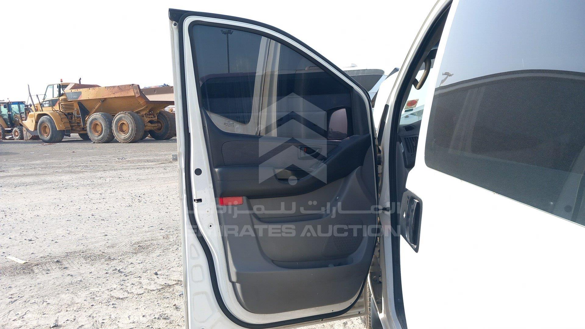 KMJWA37R0CU455693 - 2012 Hyundai H1 - #506534