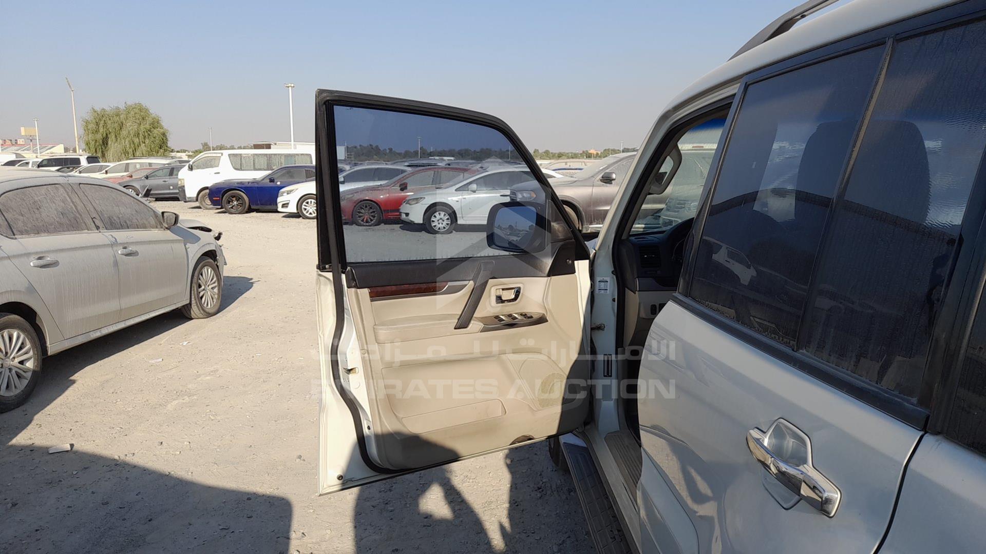 2013 MITSUBISHI PAJERO VIN: JMYLRV95WDJ702310