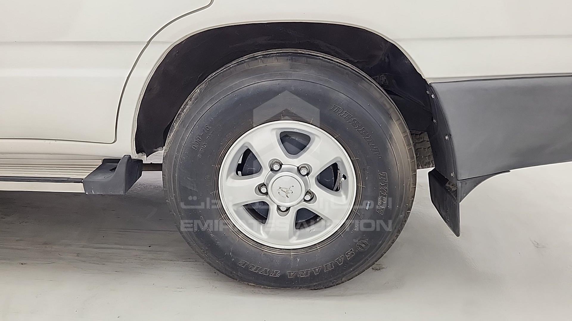 2002 TOYOTA LAND CRUISER VIN: JTGHJ01J723001920