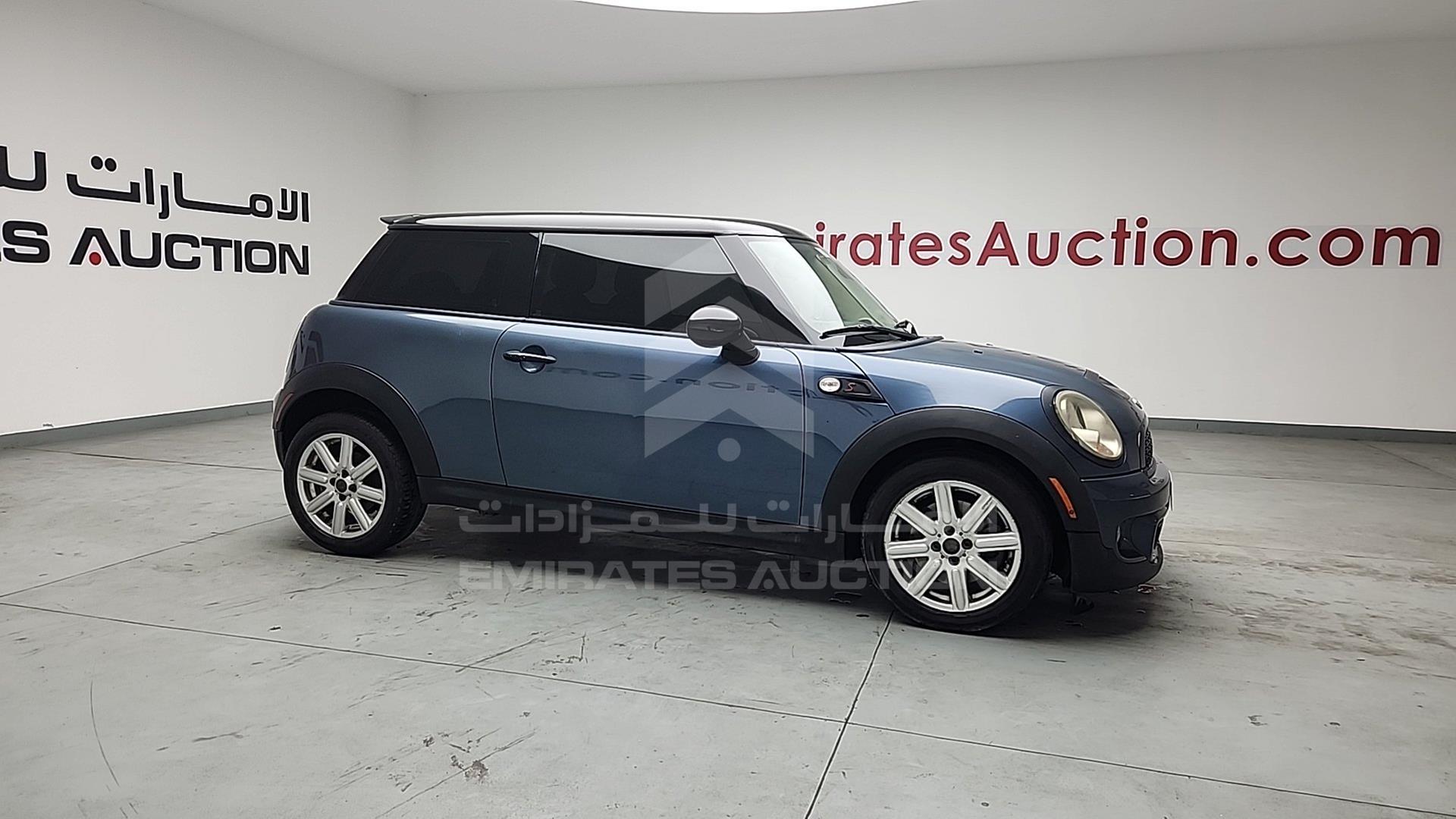 2011 MINI COOPER VIN: WMWSV3C58BTY11241