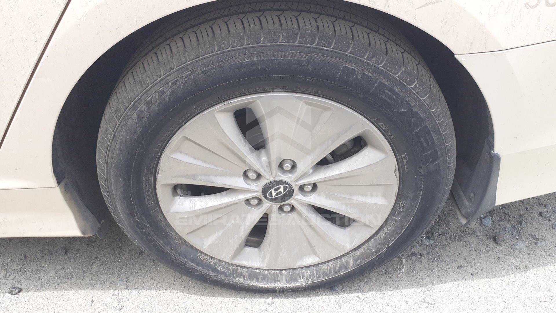 2019 HYUNDAI SONATA VIN: KMHE24130KA092672