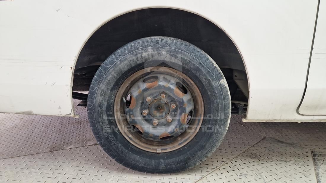 2015 Nissan Urvan — Rear Right Tyre — Photo 25