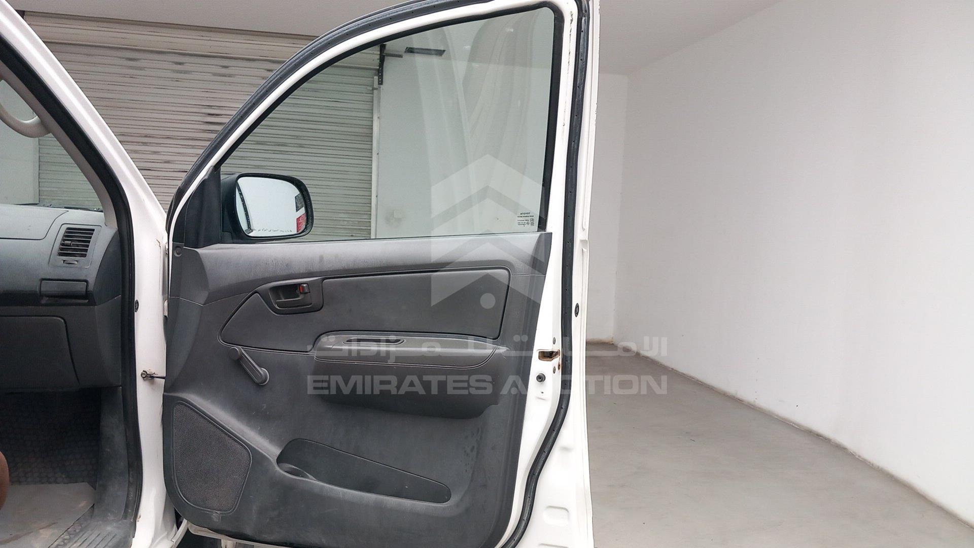 2015 TOYOTA HILUX VIN: MR0FX22G7F1437655