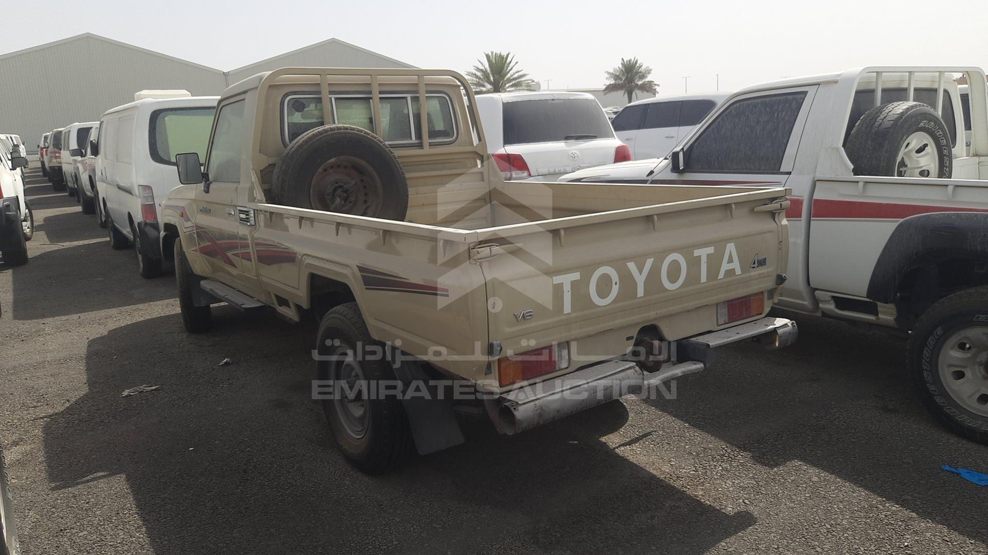 2014 TOYOTA LAND CRUISER VIN: JTFLU71J5E4319550