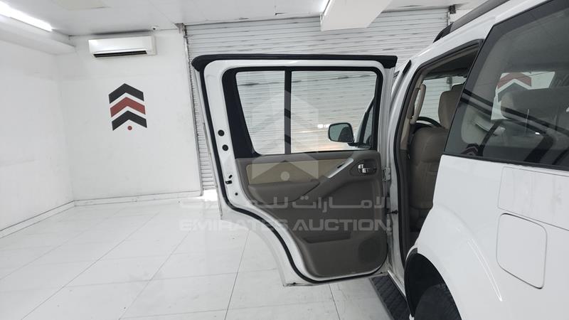 5N1AR1N8XBC629793 Auction: EmiratesAuction Lot: 405707 5N1AR1N8XBC629793 Nissan Pathfinder 2011 WHITE Photo 18
