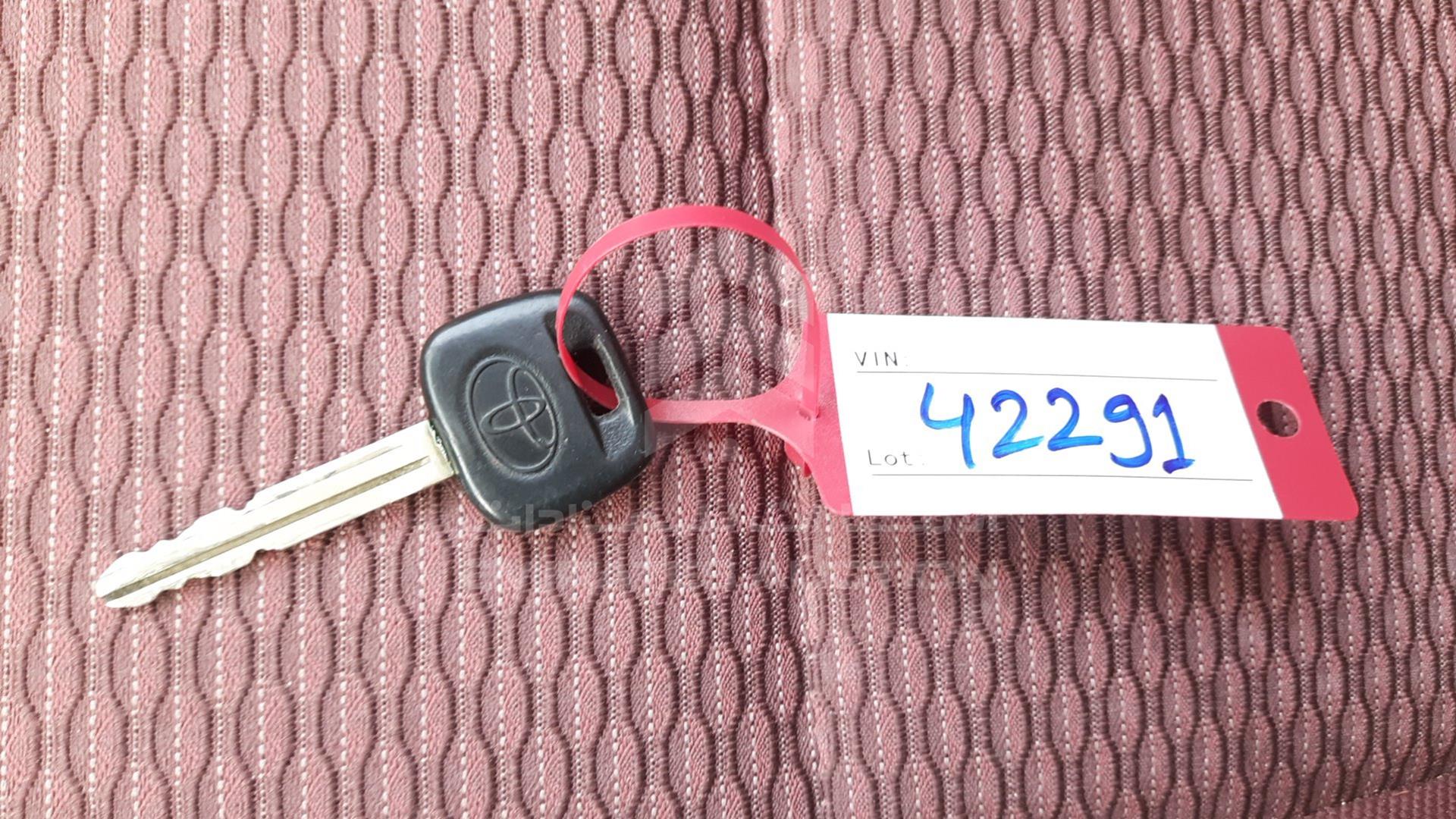 2017 TOYOTA HILUX VIN: MR0DX8CDXH0400056
