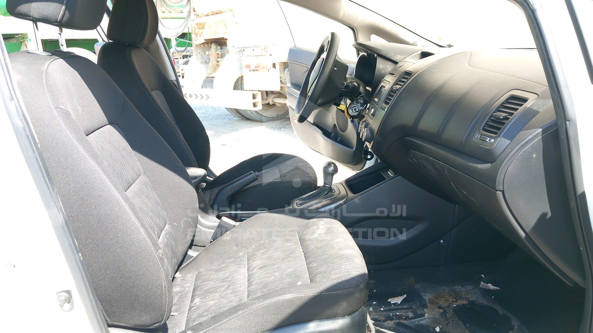 2013 KIA CERATO VIN: KNAFK4111D5806888