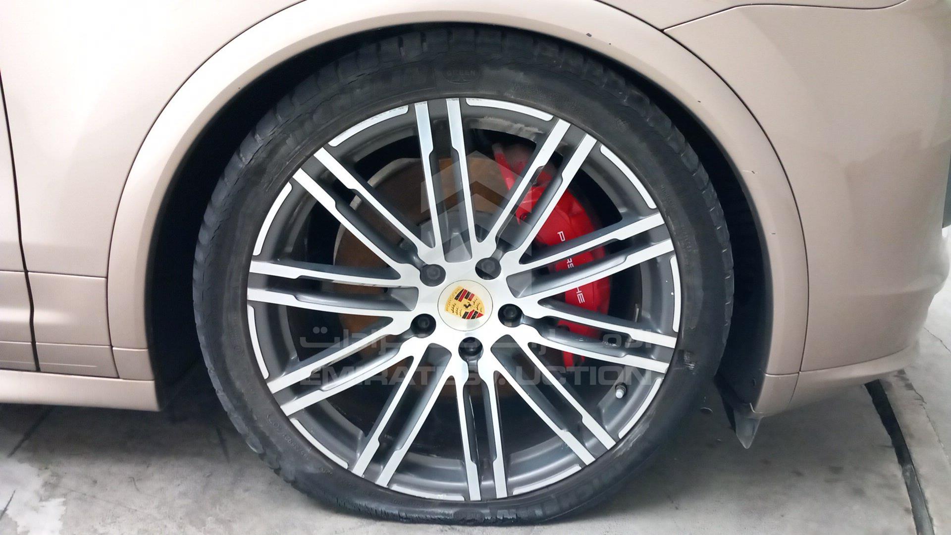 2016 PORSCHE CAYENNE VIN: WP1ZZZ92ZGLA72112