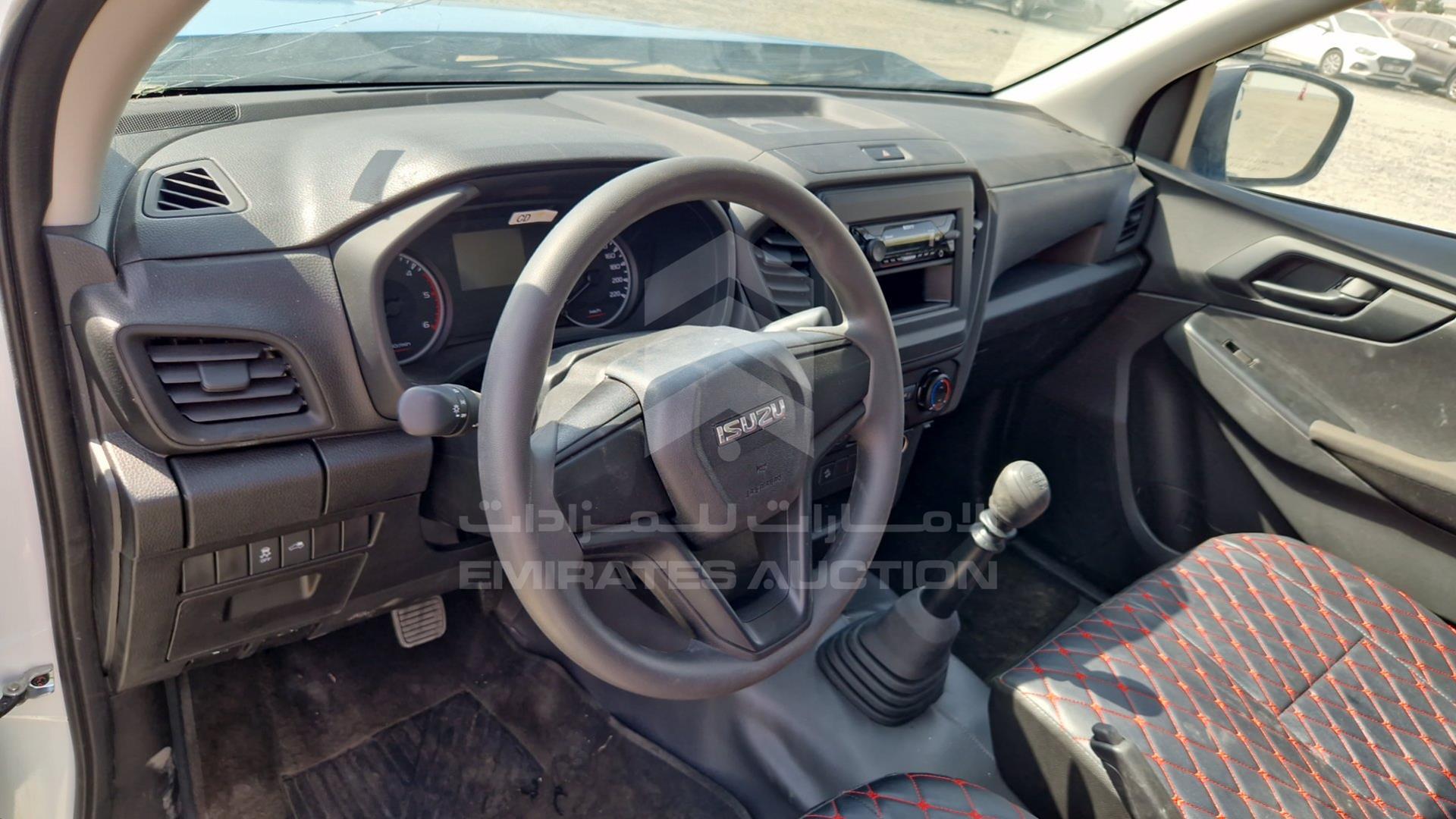 2024 ISUZU D-MAX VIN: MPAEL3376RT008775