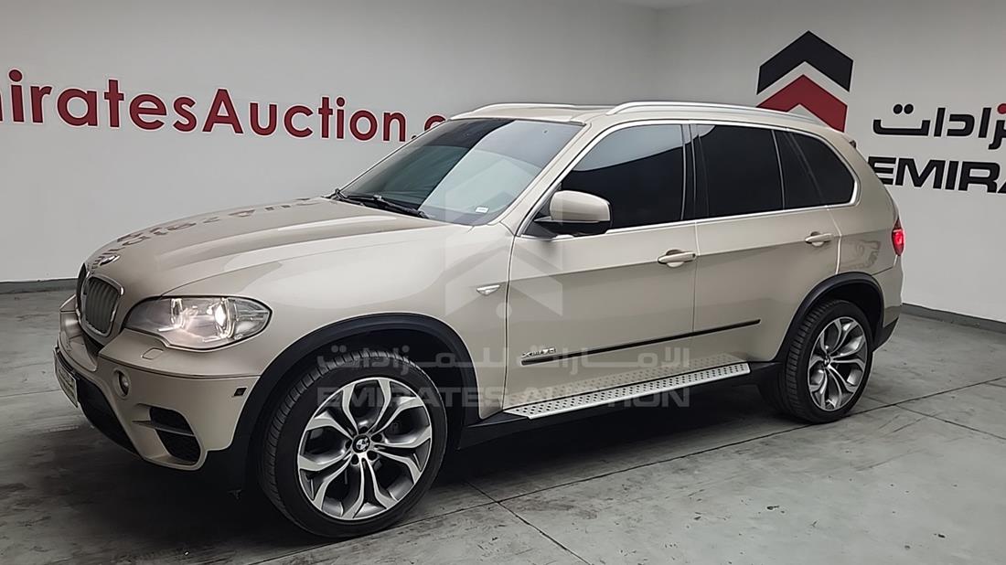 2013 BMW X5 — Front Left Angle — Photo 6