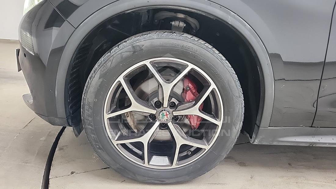 2019 Alfa Romeo Stelvio — Front Left Tyre — Photo 38