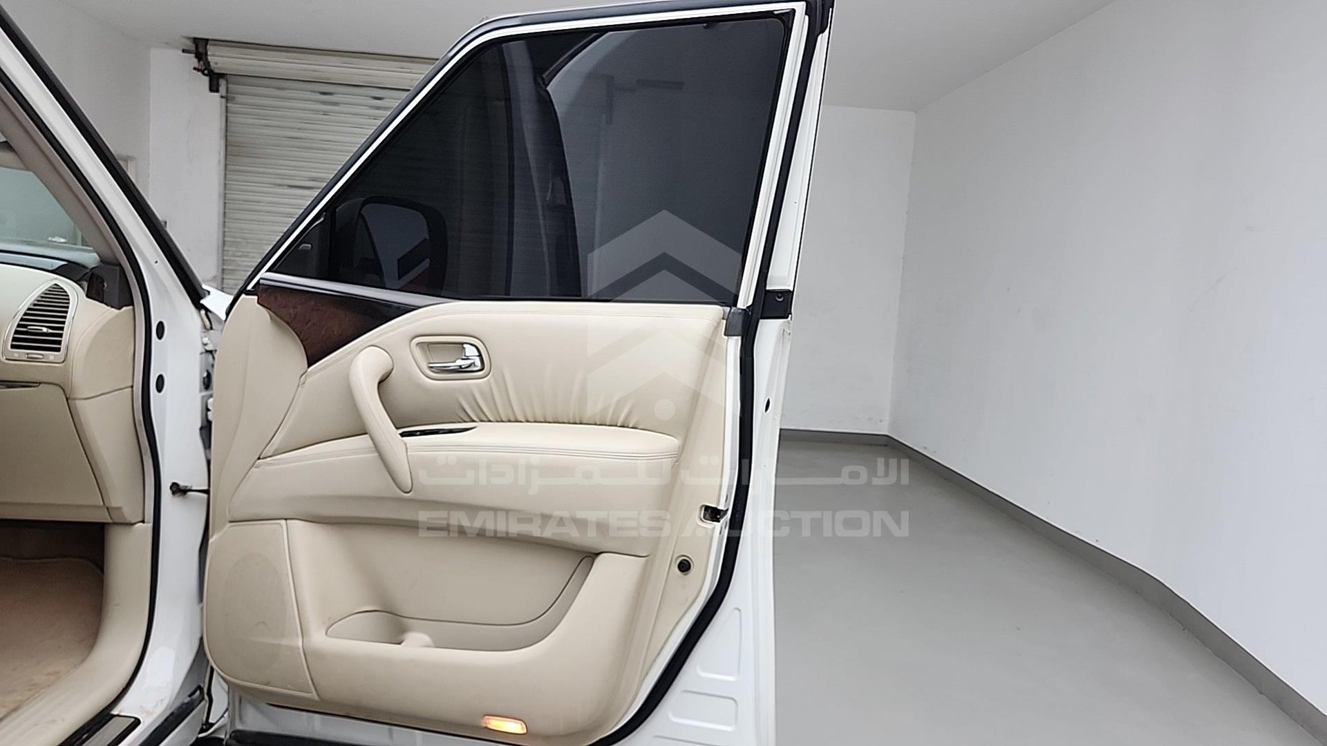 2011 INFINITI QX56 VIN: JNRAZ25Y9B9000789