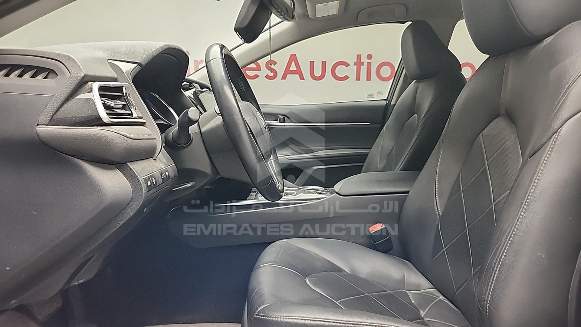 2018 TOYOTA CAMRY VIN: 4T1B11HK5JU566792
