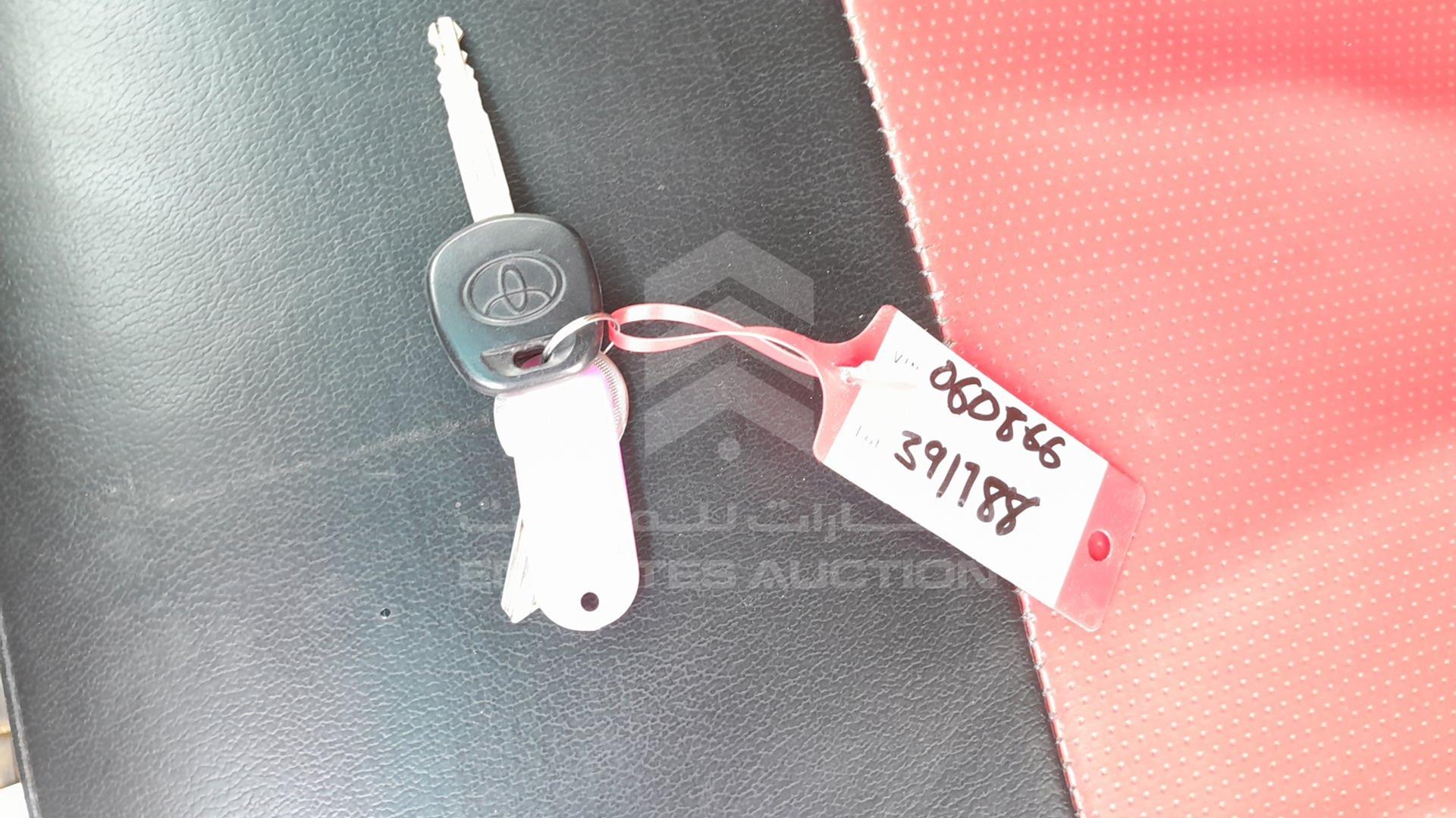 2007 TOYOTA YARIS VIN: JTDBW923971060866