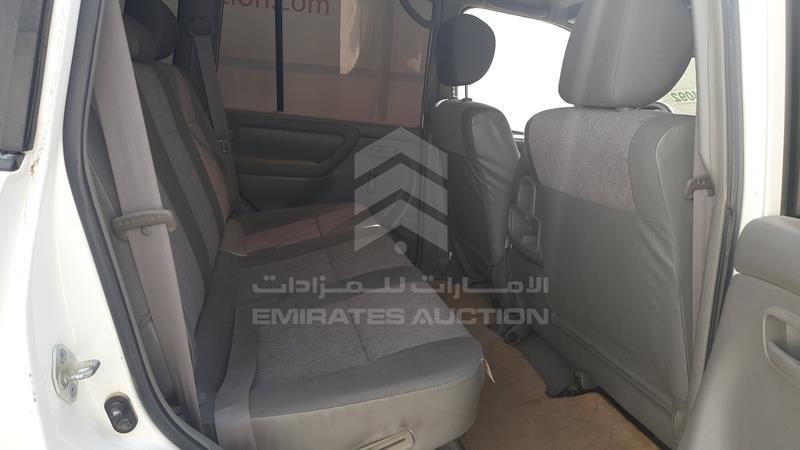 VIN: JTGHJ01J473010873 Auction: EmiratesAuction Lot: 342856 JTGHJ01J473010873 Toyota Land Cruiser 2007 WHITE Photo 19