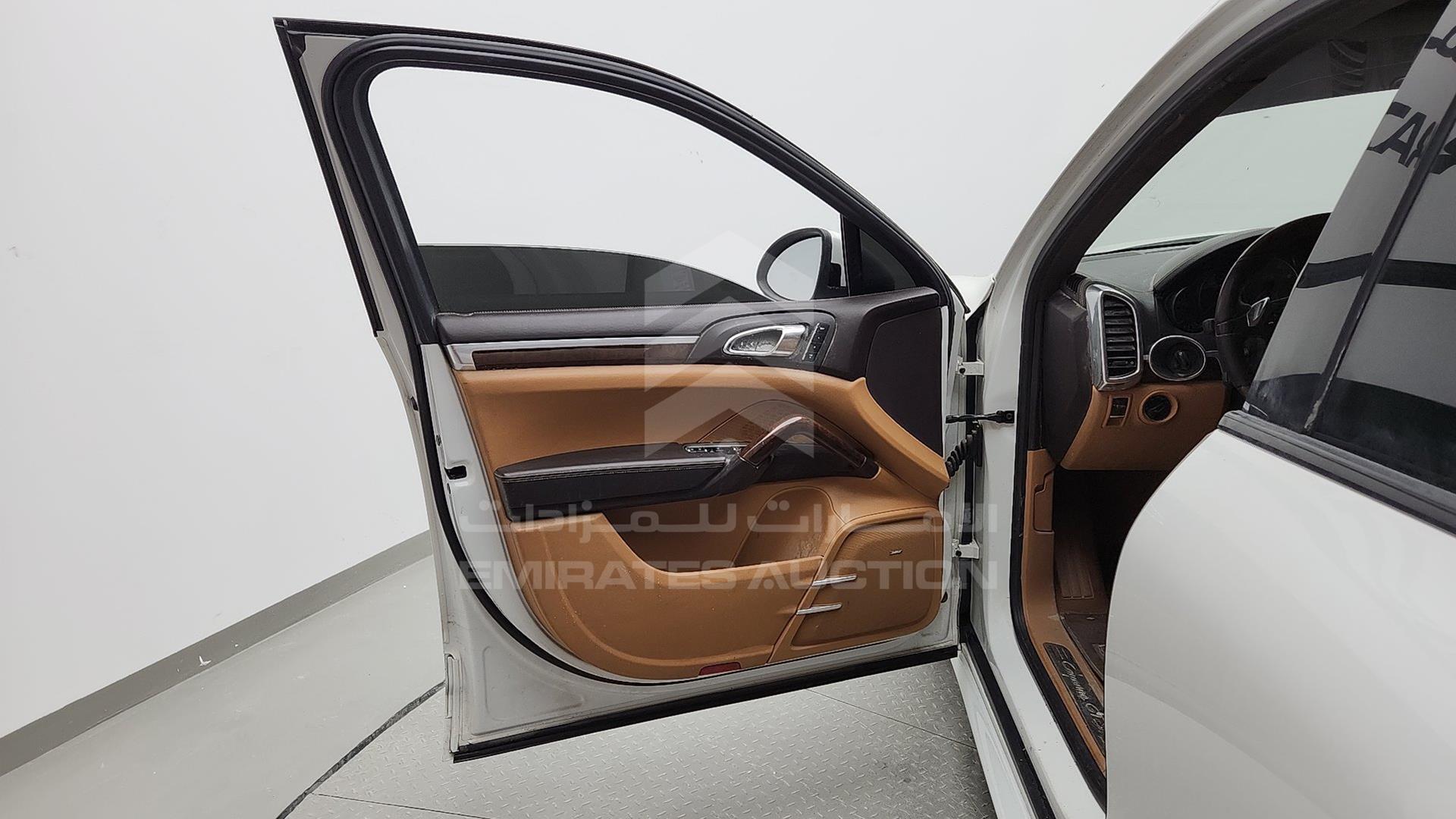 2013 PORSCHE CAYENNE GTS VIN: WP1ZZZ92ZDLA75797