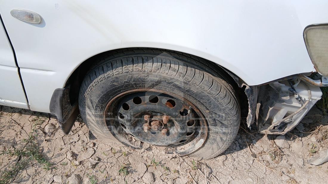 2002 Mitsubishi Lancer — Front Right Tyre — Photo 29