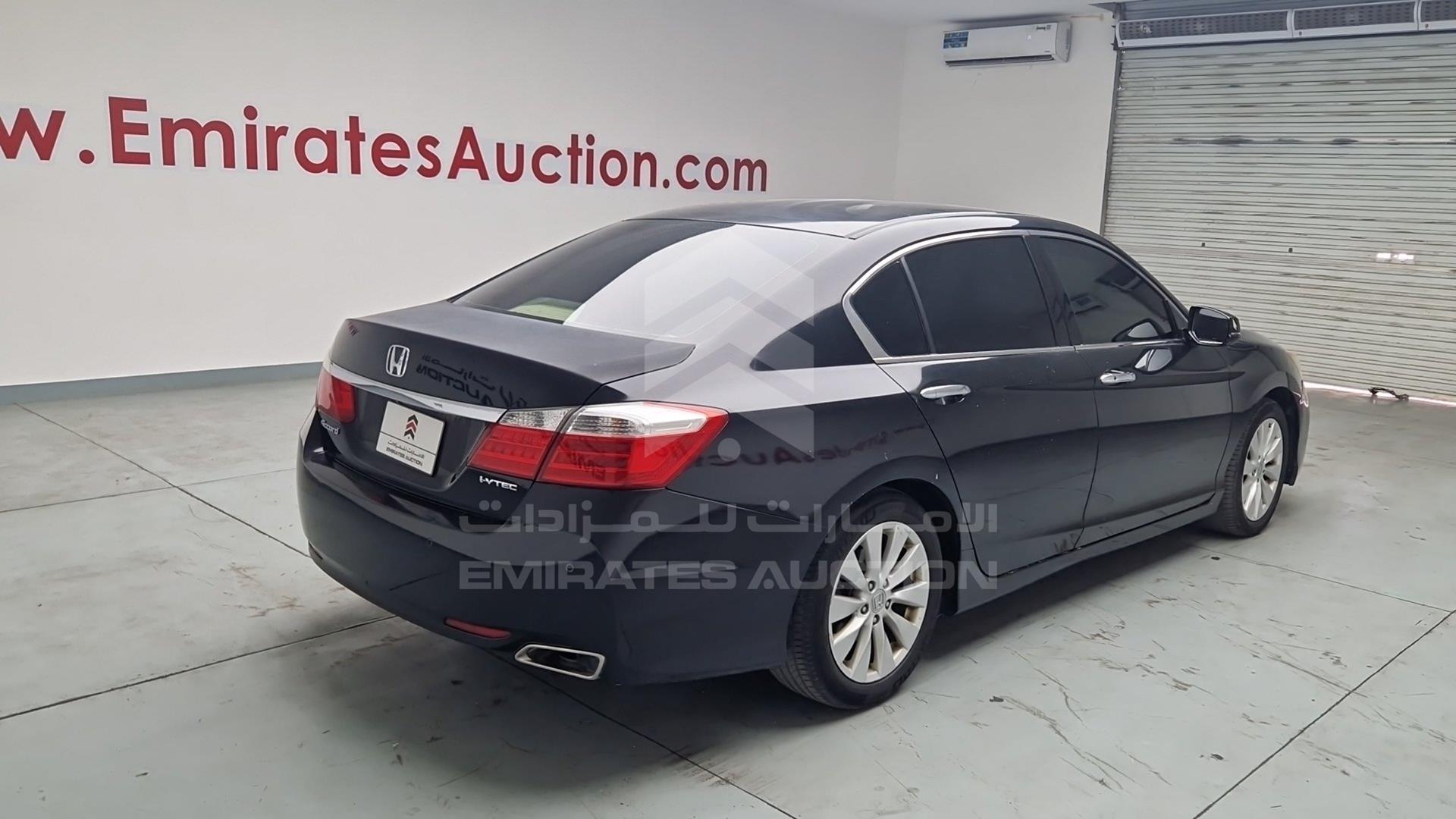 2016 HONDA ACCORD VIN: LUCCR2669G3407975