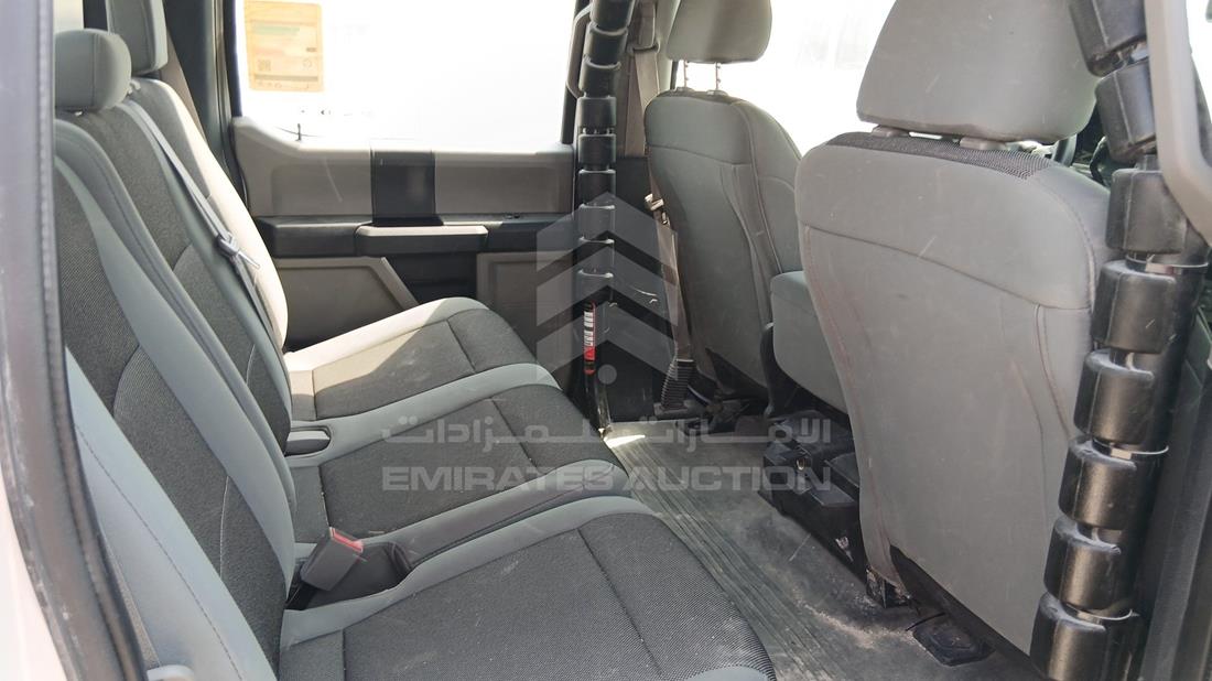 فورد اف 150 2019 — زاوية الراكب الخلفي اليمنى — صورة 23