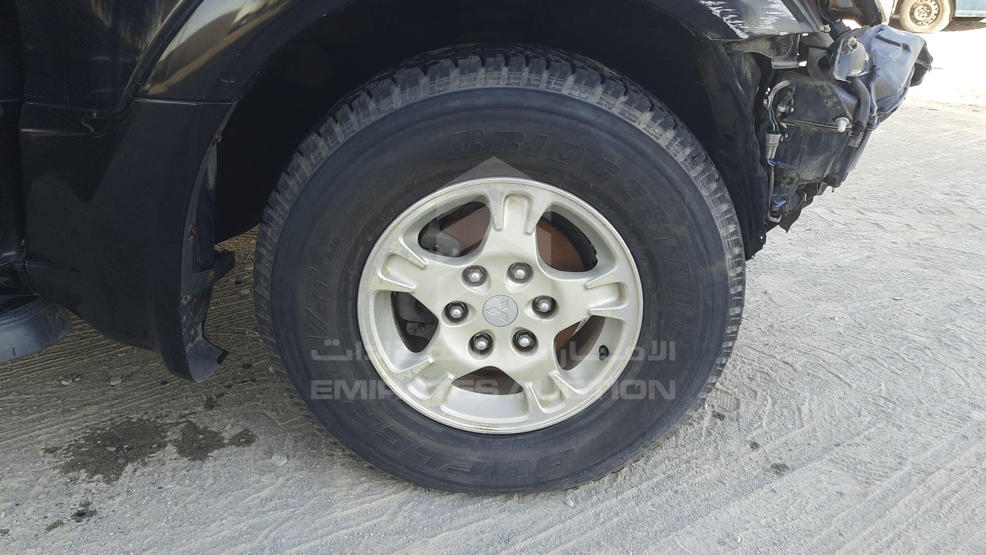2002 MITSUBISHI PAJERO VIN: JMYMYV65W2J709013