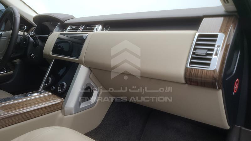 SALGA2BV6JA380966 Auction: EmiratesAuction Lot: 405807 SALGA2BV6JA380966 Range Rover Vogue SE 2018 BLUE Photo 36