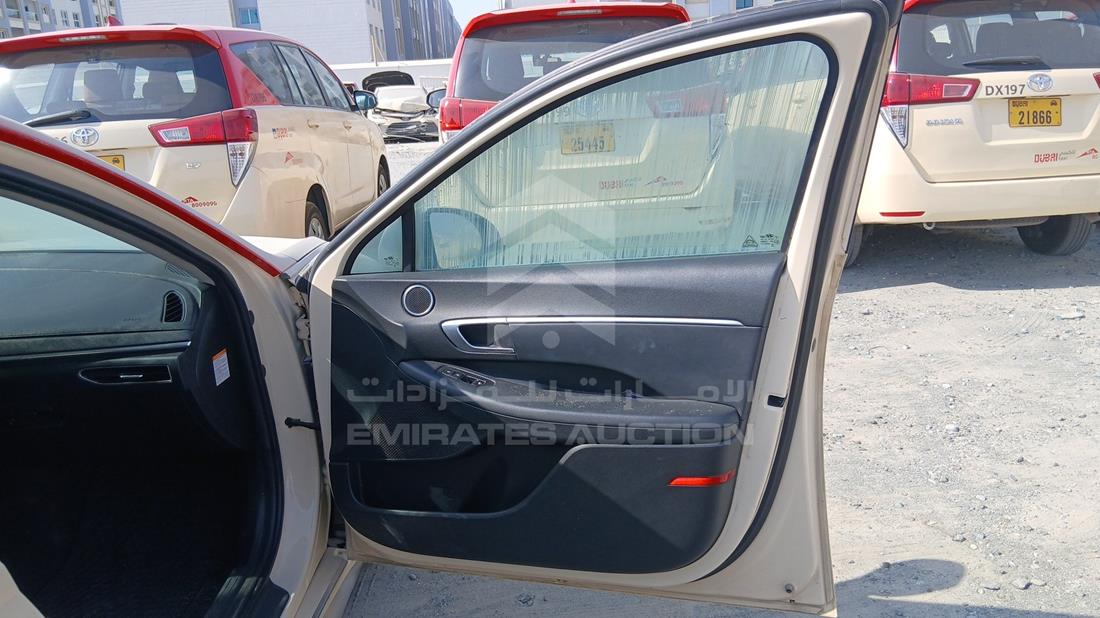 2021 Hyundai Sonata Hybrid — Front Right Door — Photo 25