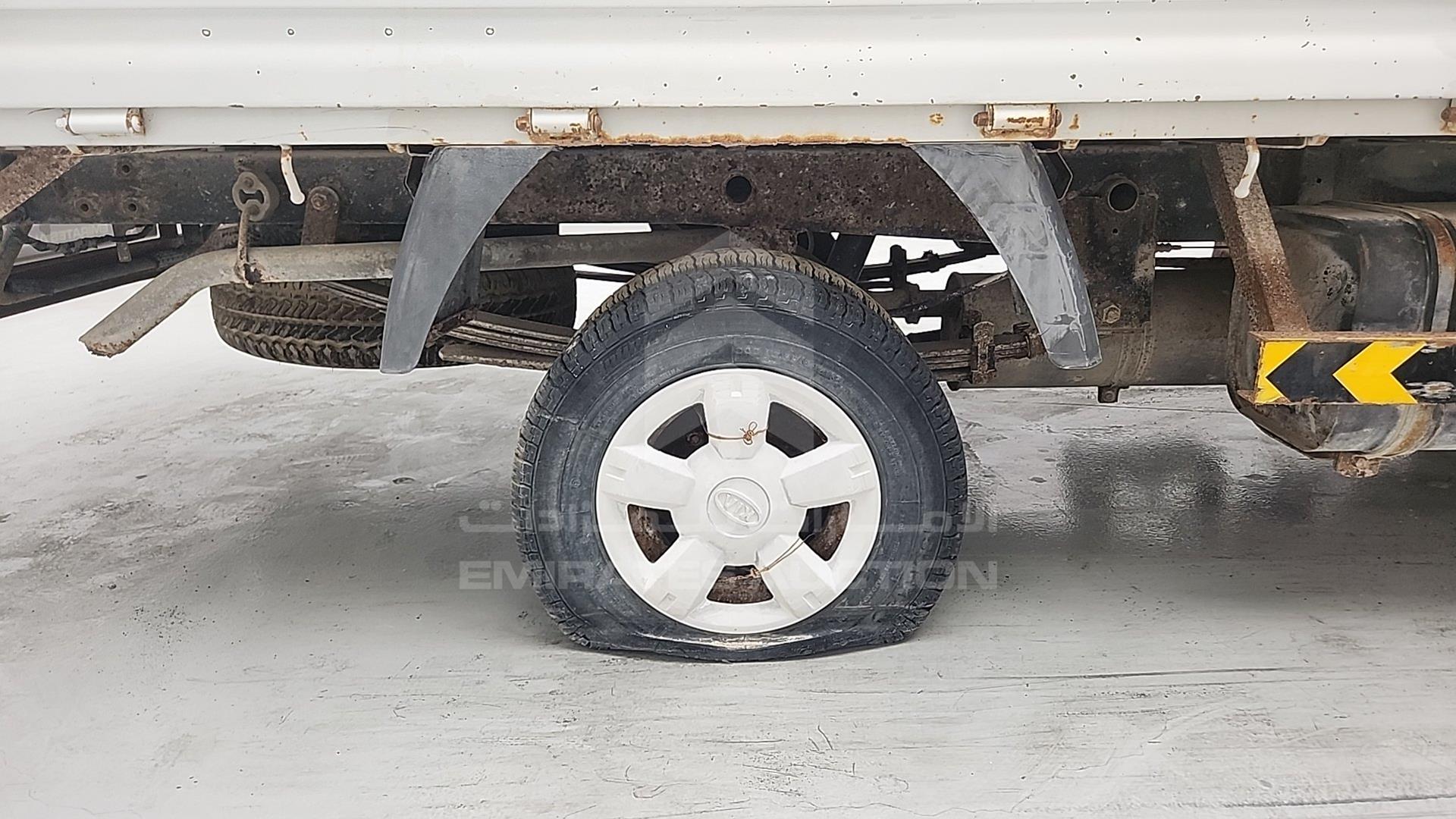 2005 KIA K 2700 VIN: KNCSE011857027404