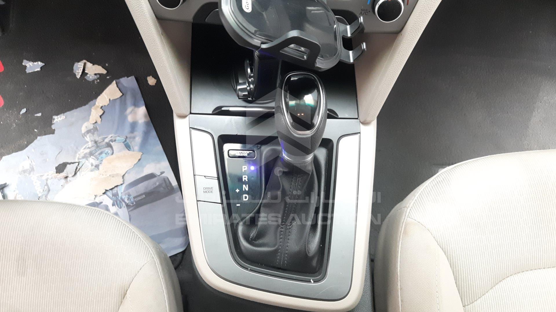 2018 HYUNDAI ELANTRA VIN: 5NPD84LF6JH235542