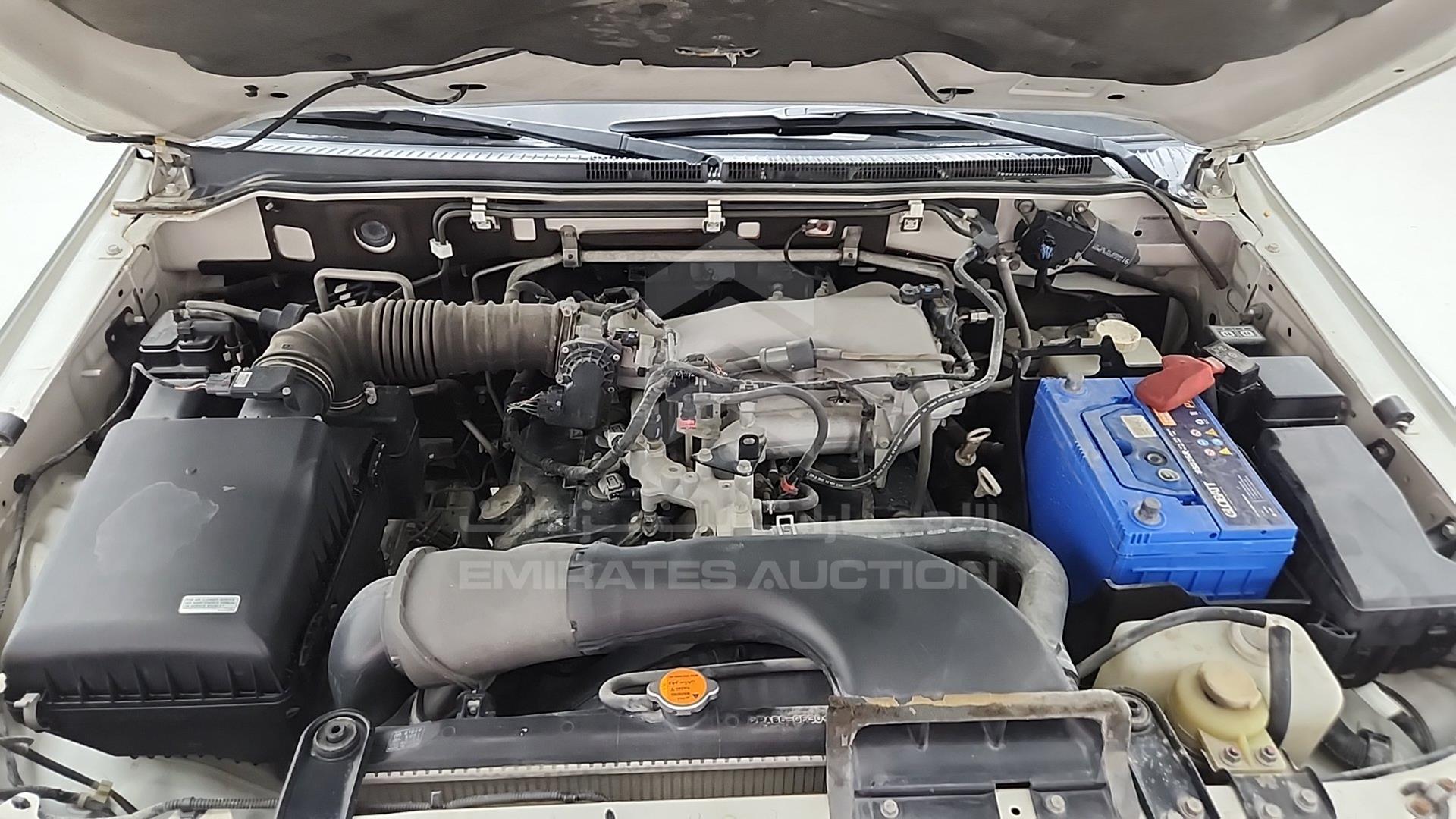 2010 MITSUBISHI PAJERO VIN: JMYLRV95WAJ702893