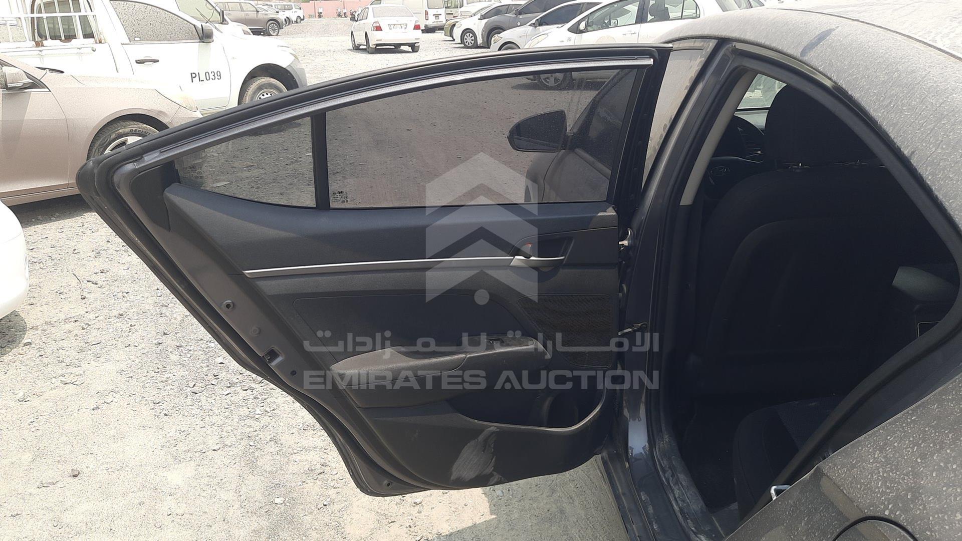 2017 HYUNDAI ELANTRA VIN: KMHD741C5HU128330
