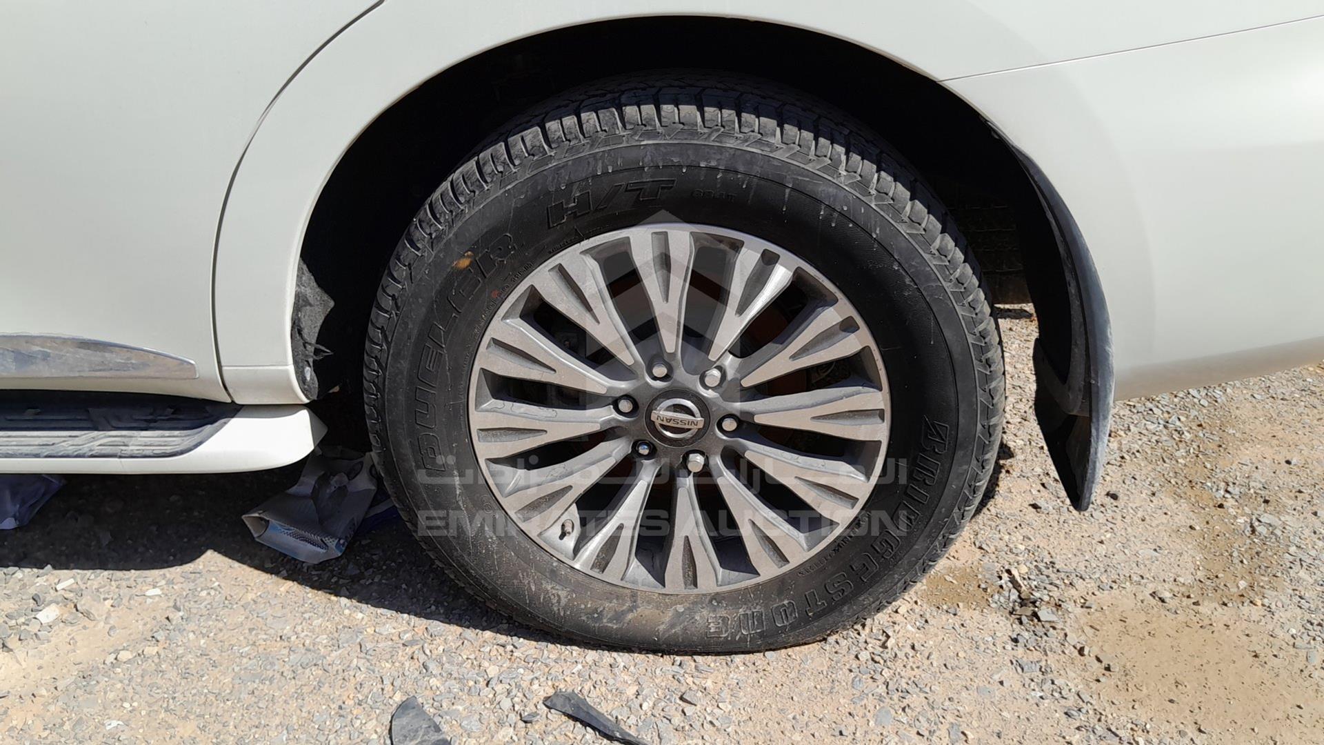 2017 NISSAN PATROL VIN: JN8AY2NY4H9301065