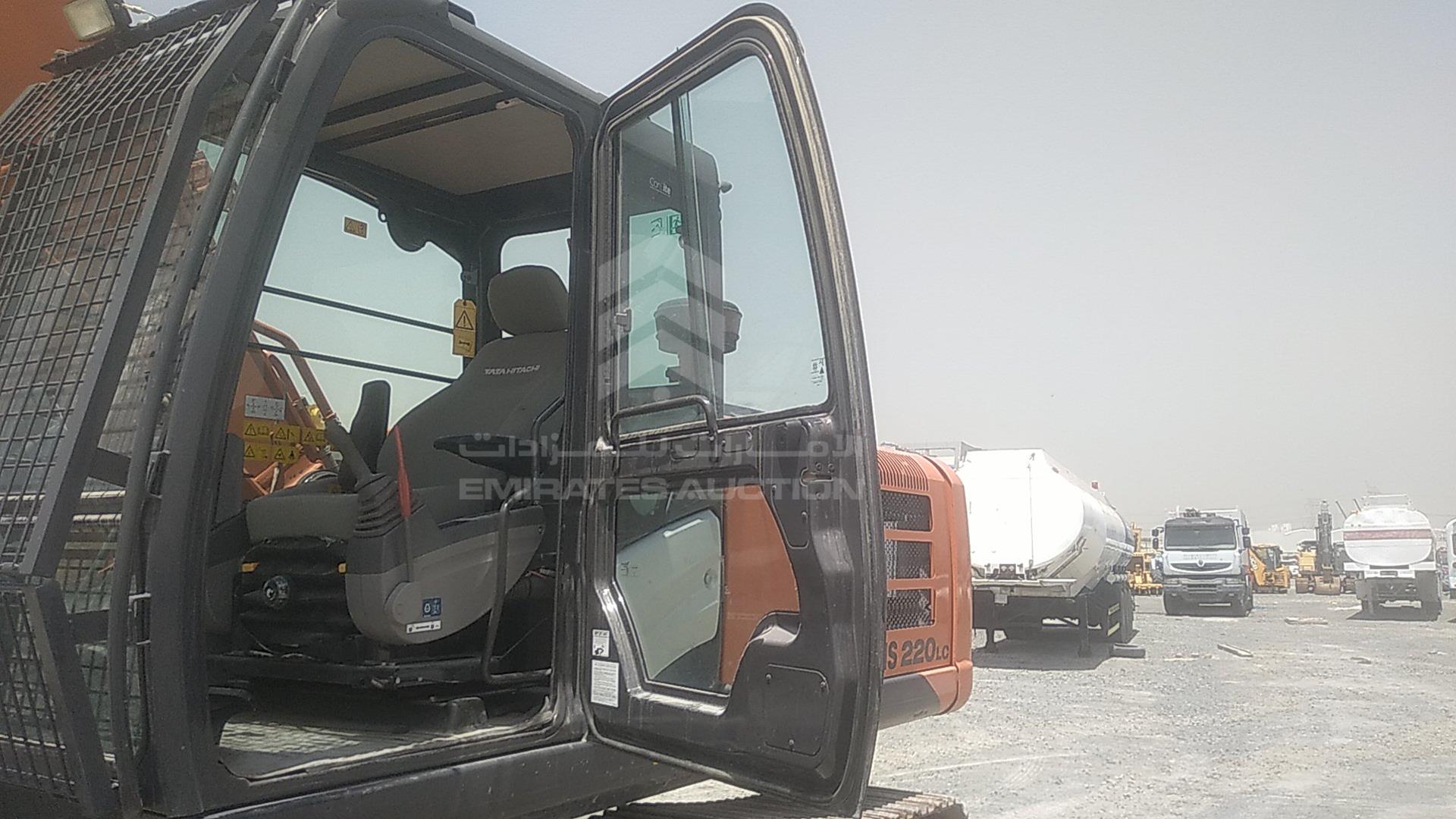 2021 HITACHI EXCAVATOR VIN: THEDCRL0C00002614