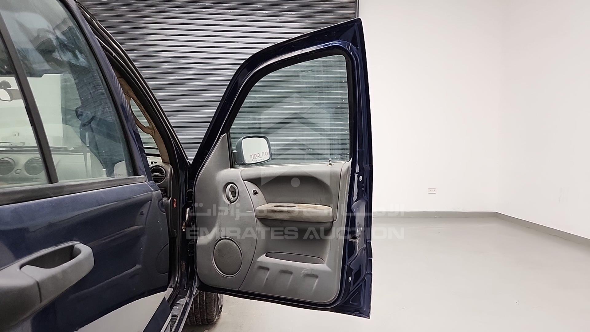 2005 JEEP CHEROKEE VIN: 1J4GL48K65W582087