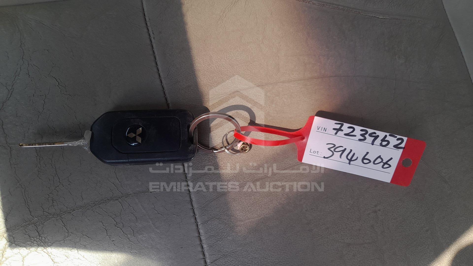 2008 MITSUBISHI PAJERO VIN: JMYLRV93W8J723952