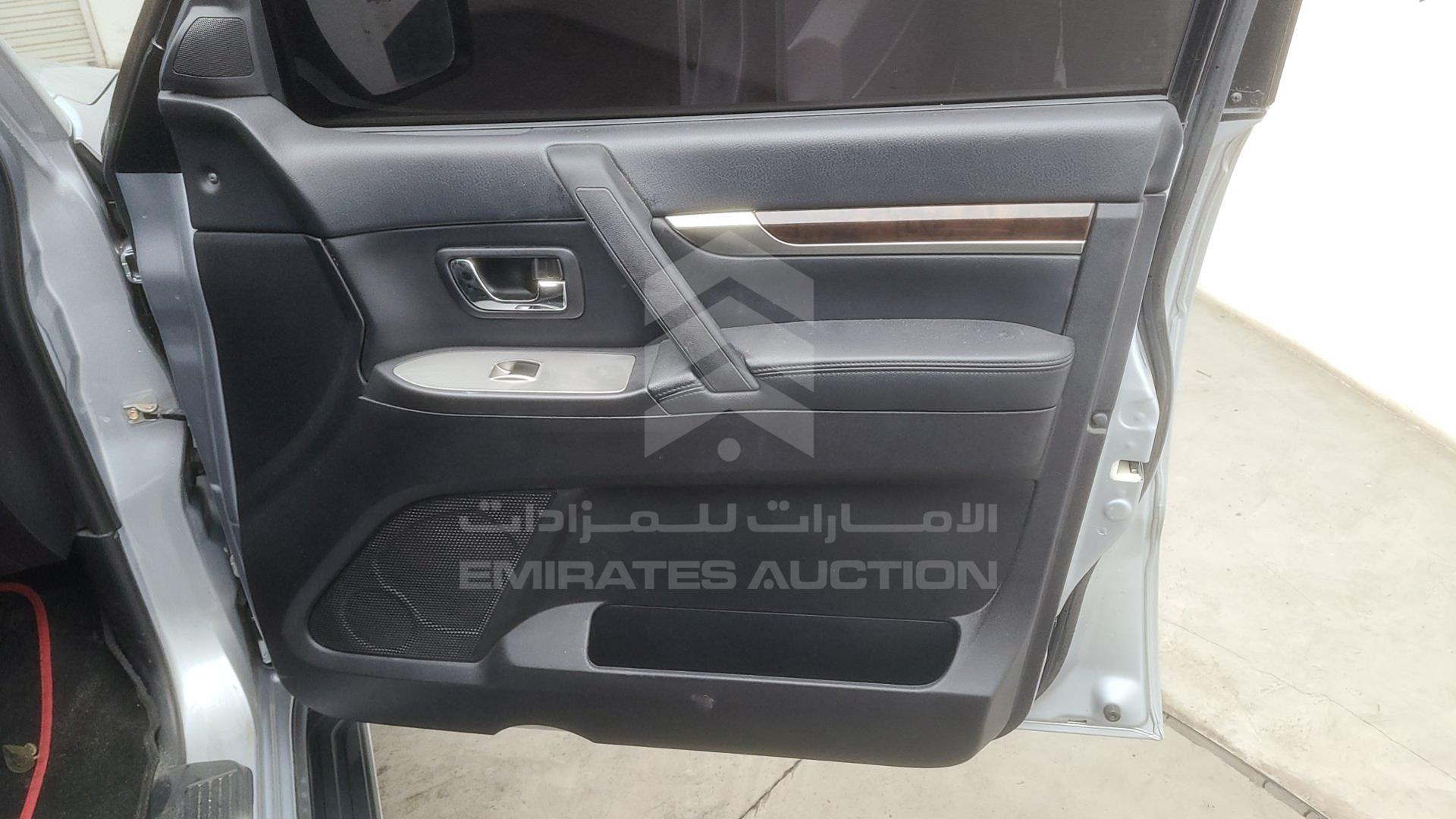 2011 MITSUBISHI PAJERO VIN: JMYLRV95WBJ704959