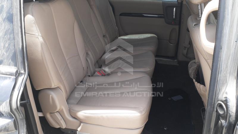 KNAMH817XF6582700 Auction: EmiratesAuction Lot: 405841 KNAMH817XF6582700 Kia Carnival 2015 GREY Photo 24