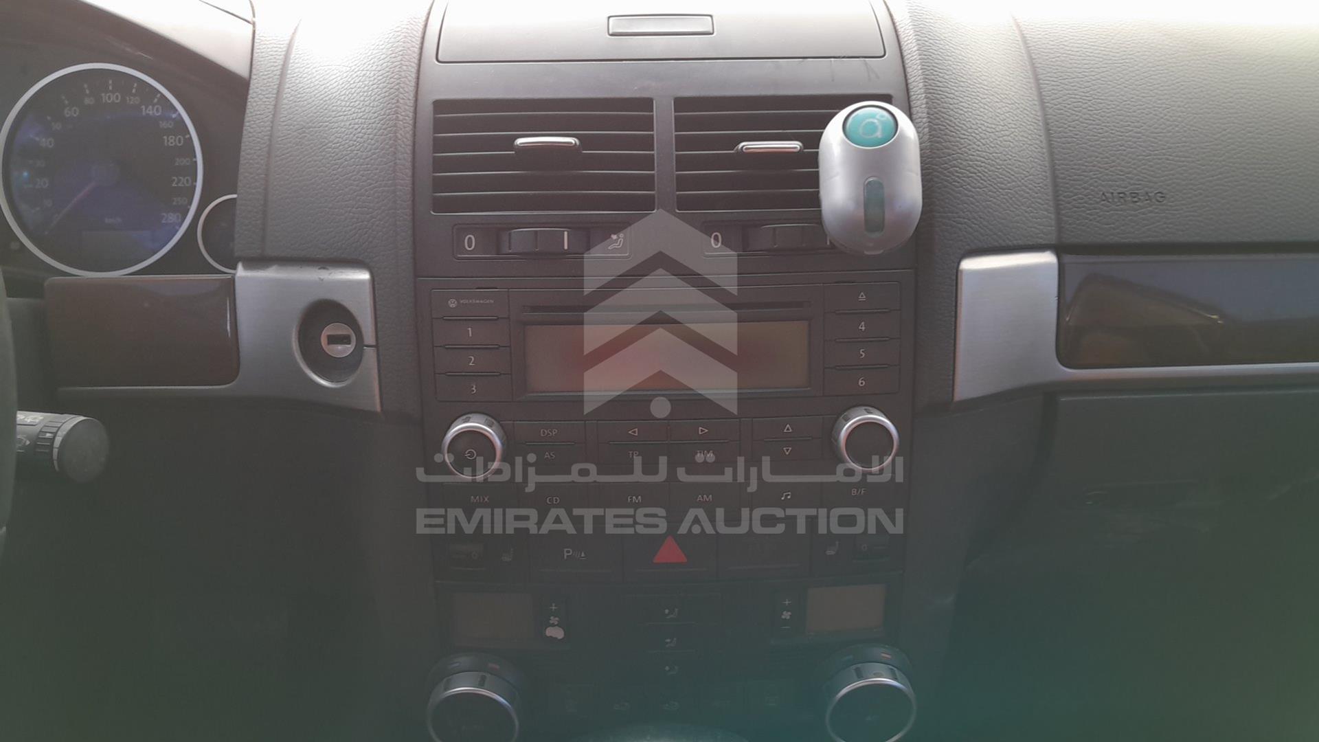 2010 VOLKSWAGEN TOUAREG VIN: WVGAL27L4AD011385