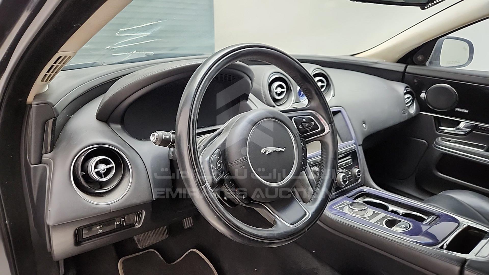 2013 JAGUAR X J VIN: SAJWJ1CD6D8V47889