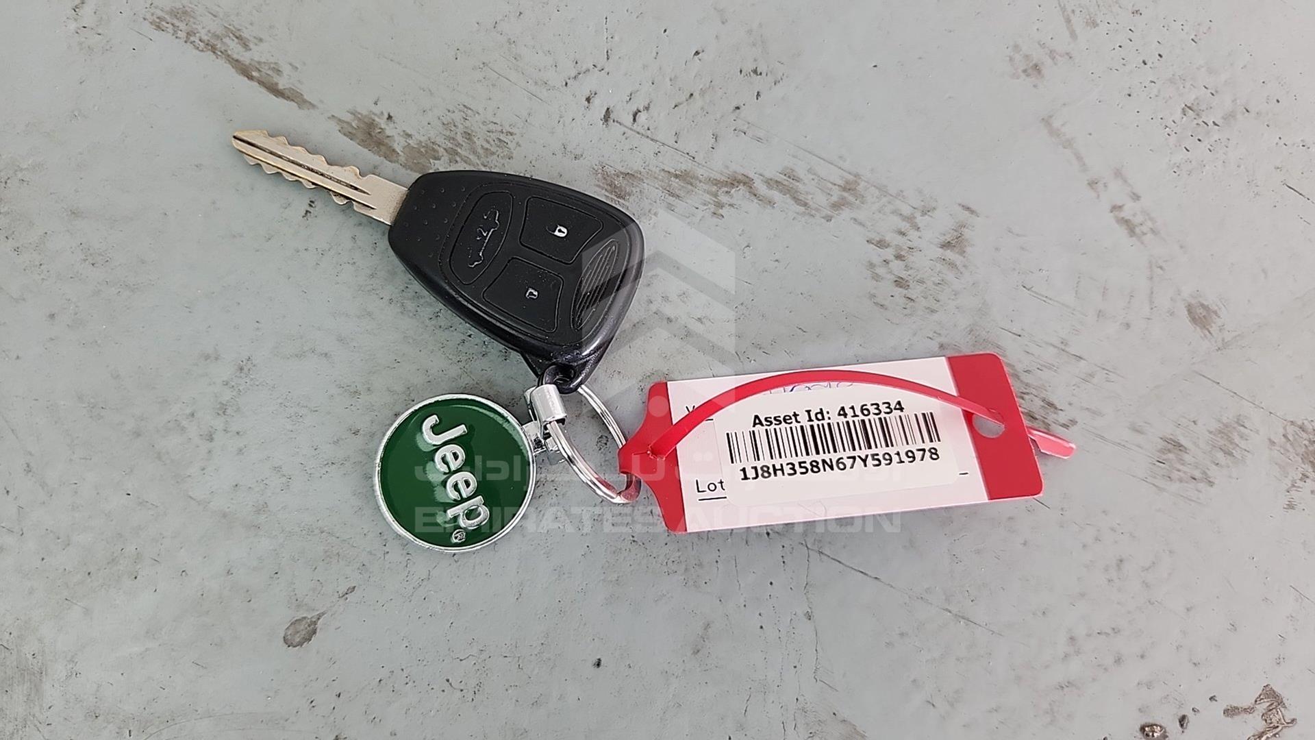 2007 JEEP COMMANDER VIN: 1J8H358N67Y591978