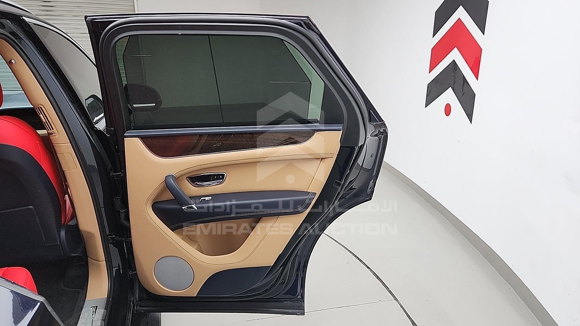 2020 BENTLEY BENTAYGA VIN: SJAAL1ZV6LC030267