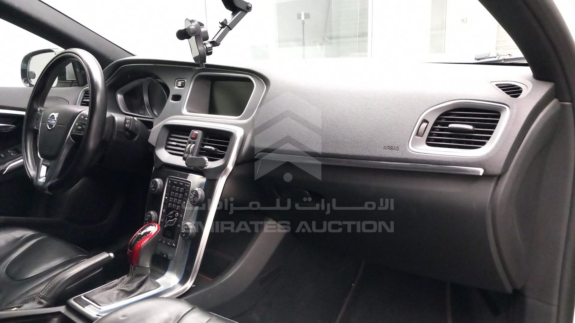 2014 VOLVO V40 VIN: YV1635MV8E2123328