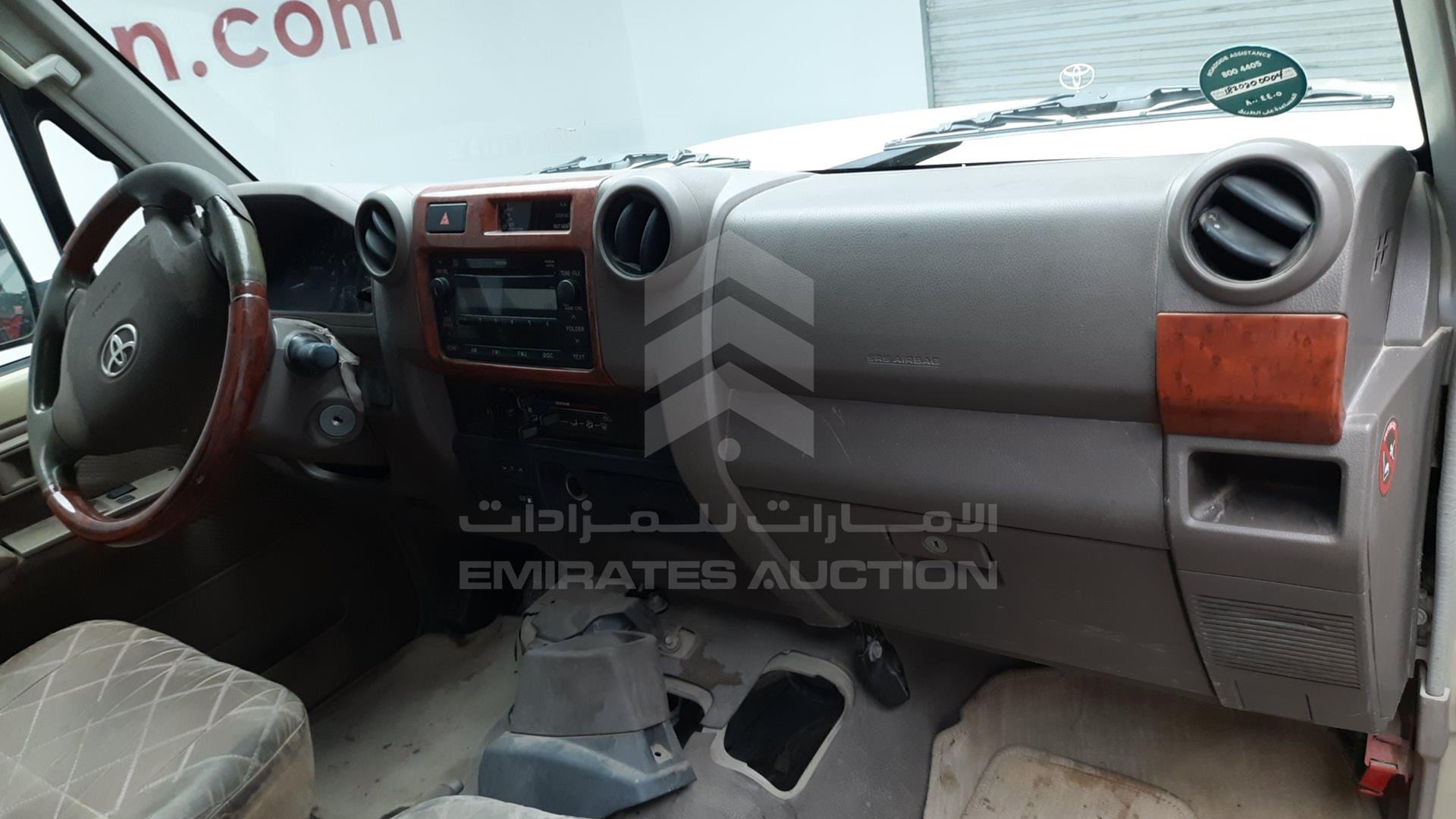 2011 TOYOTA LAND CRUISER VIN: JTFLU73J5B4521104