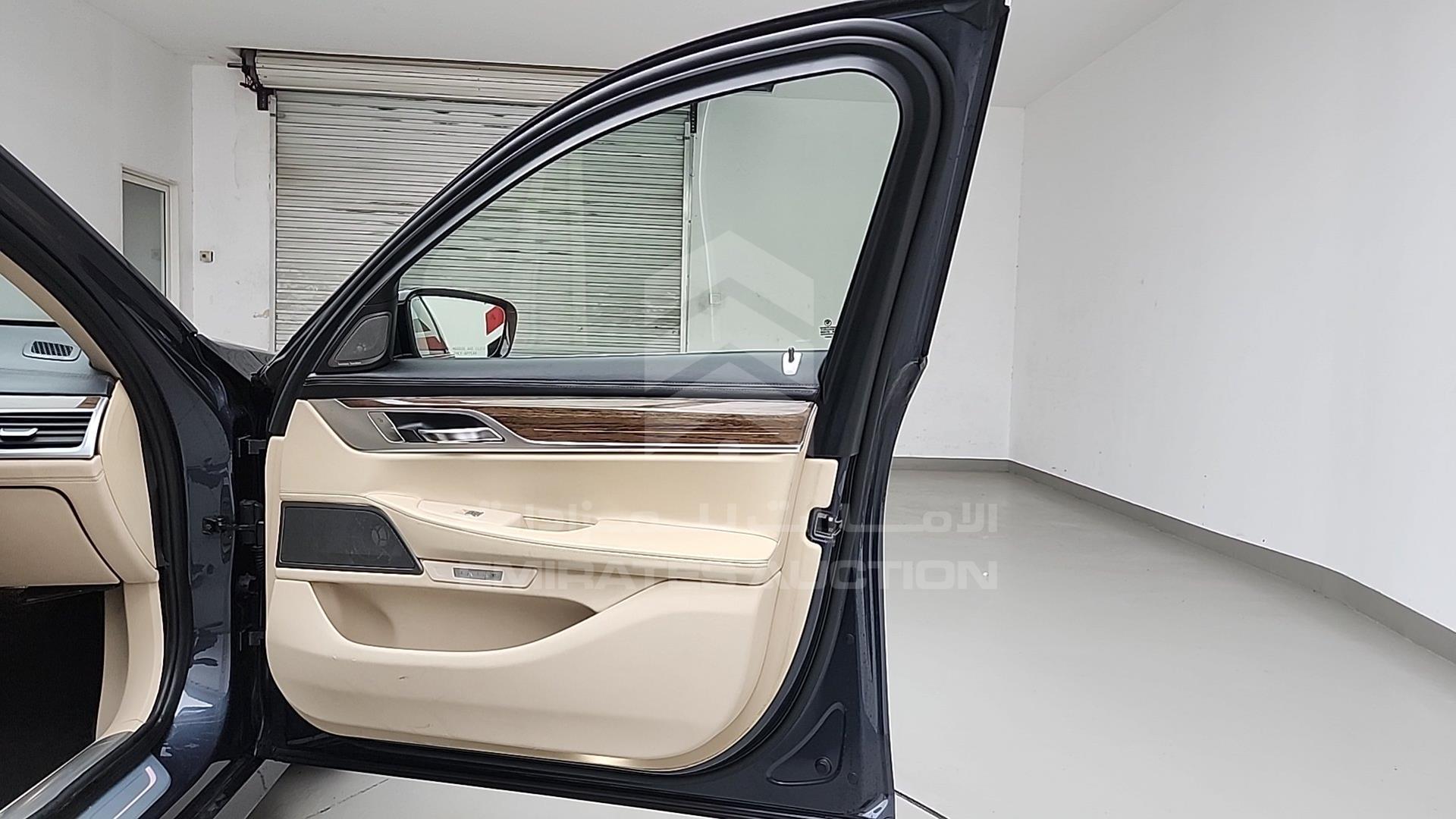 2016 BMW 740 VIN: WBA7E2C59GG546751