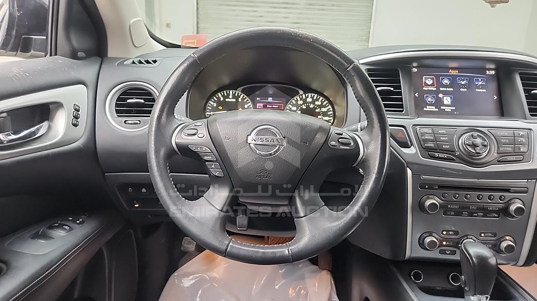 2017 Nissan Pathfinder — Steering & Mounted Controls — Photo 15