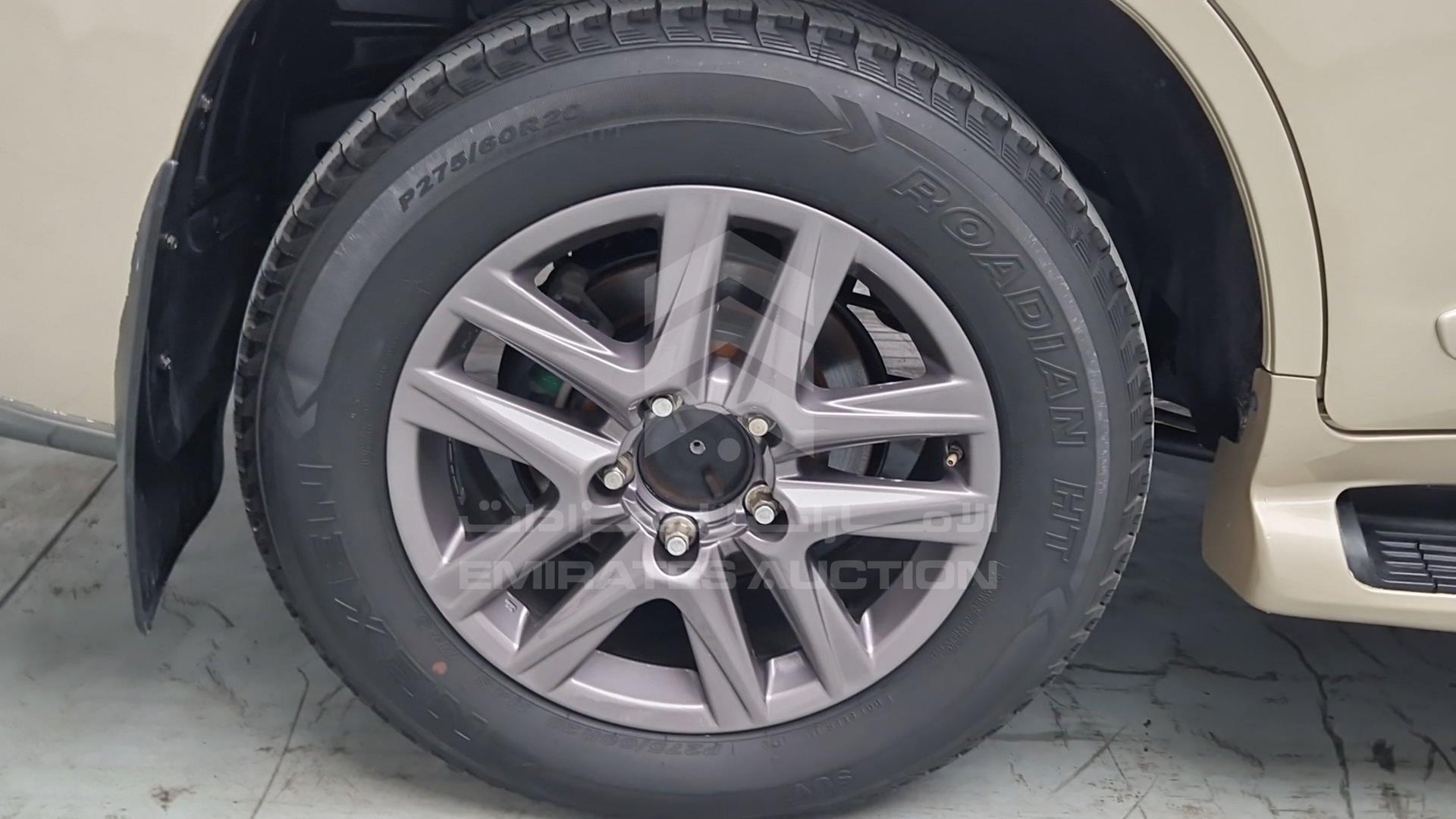 2014 LEXUS LX 570 VIN: JTJHY00W2E4145215