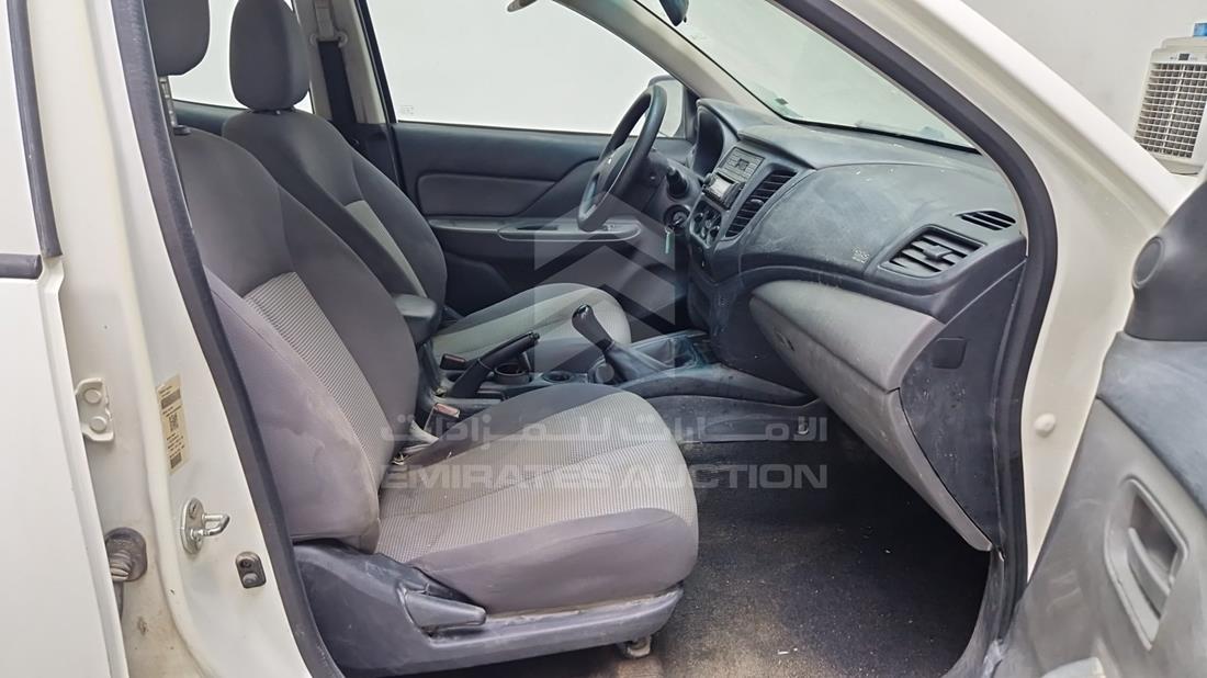 ميتسوبيشي L 200 2016 — زاوية الراكب الأمامي للمقعد — صورة 31