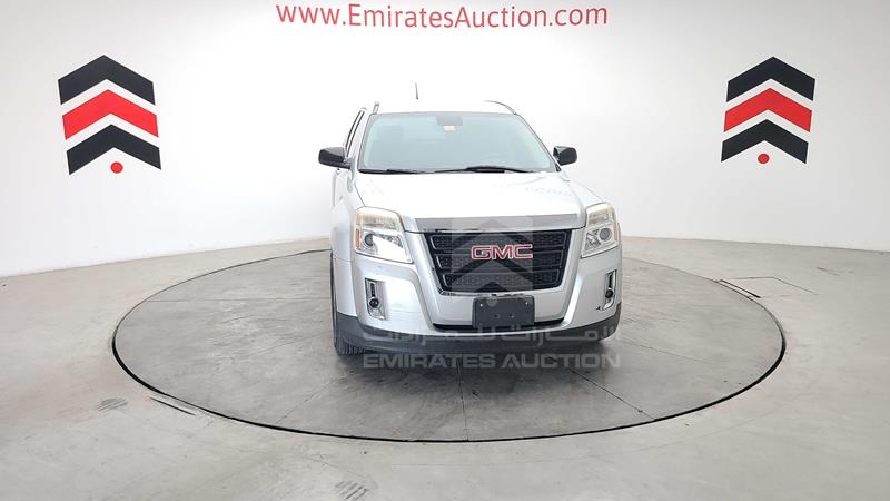 2GKAL8EKXF6303229 Auction: EmiratesAuction Lot: 412016 2GKAL8EKXF6303229 GMC Terrain 2015 SILVER Photo 2