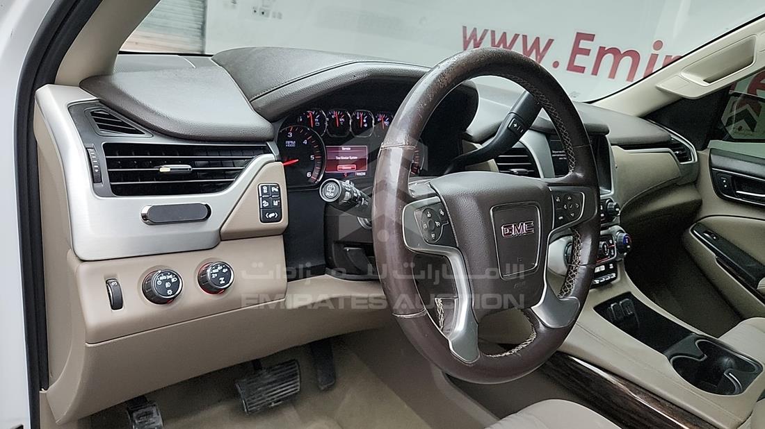 2015 GMC Yukon — Front Left Driver Dashboard View — Photo 11