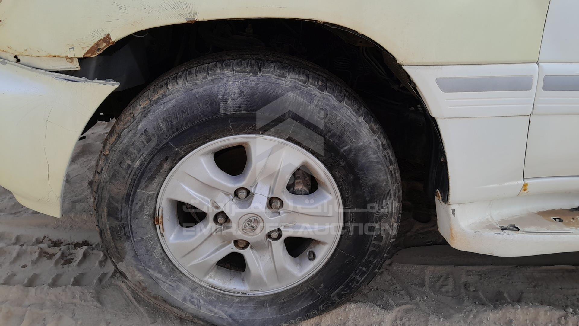 2006 TOYOTA LAND CRUISER VIN: JTEHJ09JX65132086
